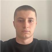 Universitario con ganas de enseñar a niños y ayudar en más tareas necesarias.